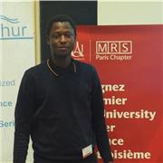 Un étudiant en thèse donne des cours de chimie en ligne